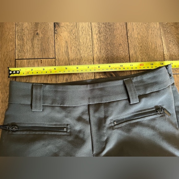 Black Halo Zipper Back Pants Size 2 - Picture 6 of 6